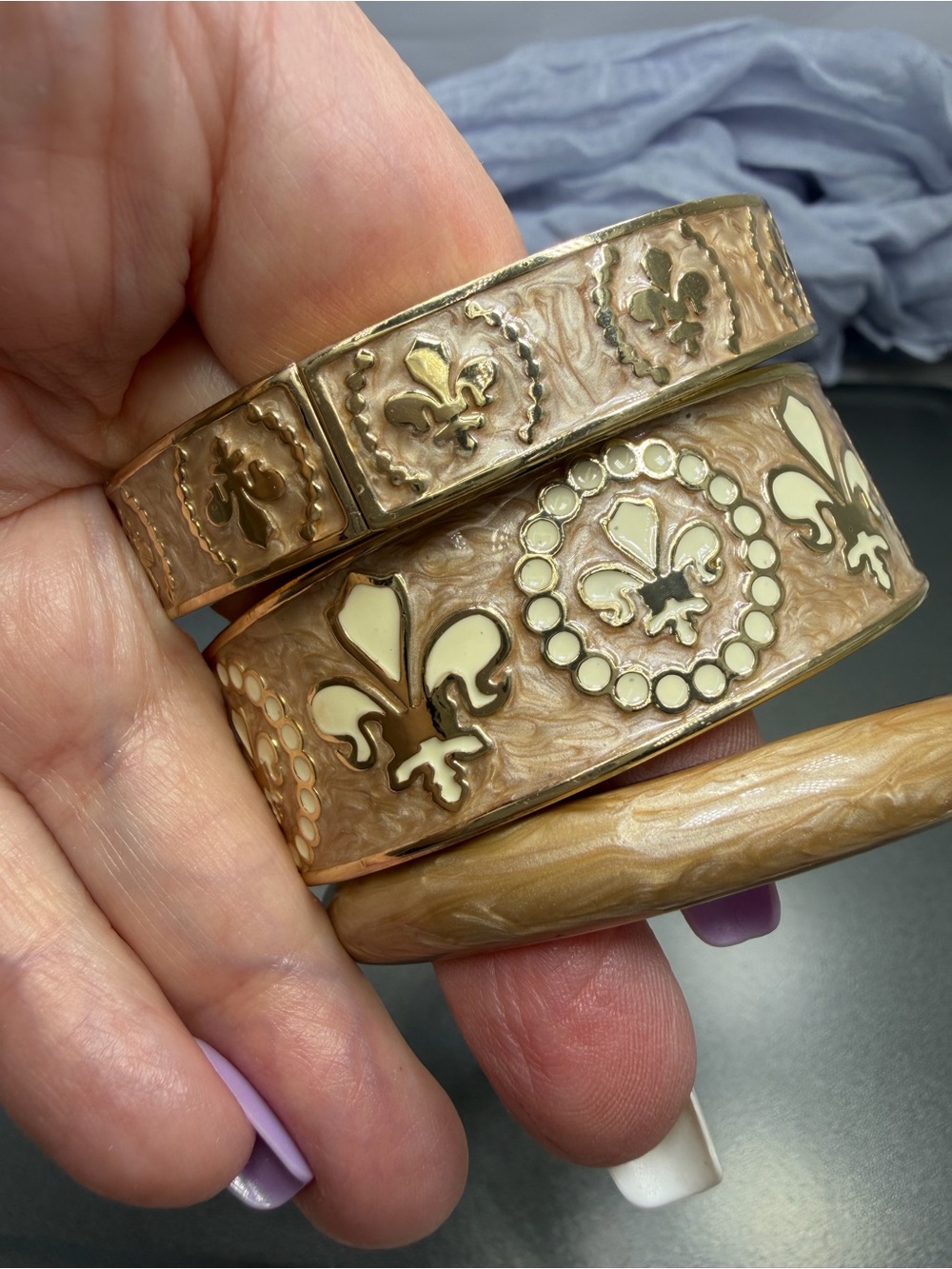 😎30%off SYL Fleur-de-Lis Cream & Gold Enamel Bangles
